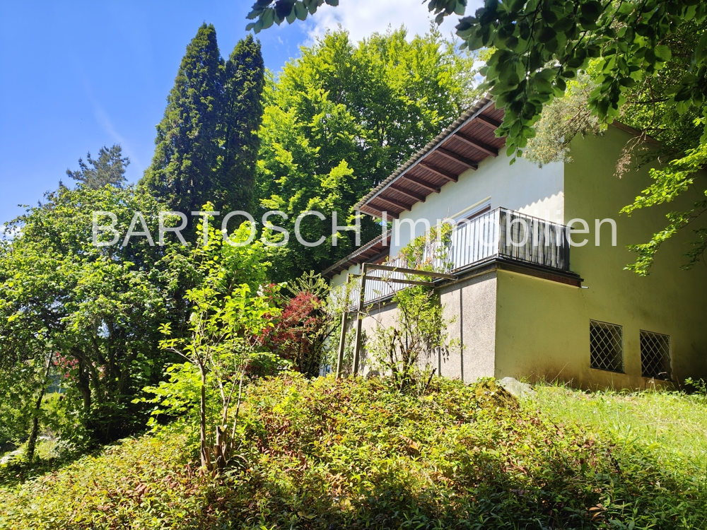Blick vom Garten zum Haus