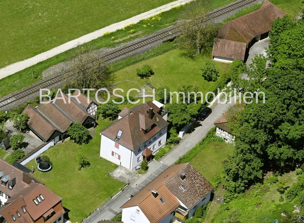 Ebermannstadt - Vermietetes Mehrfamilienhaus mit 3 Wohneinheiten, vermieteten Garagen und zusätzlichen Baugrund